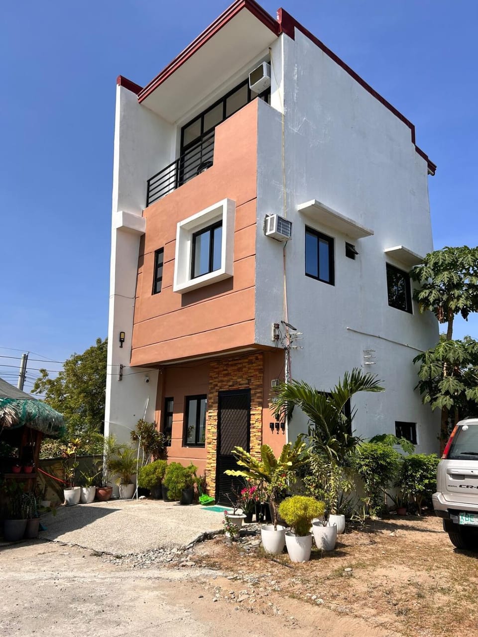ELYU 3 Storey Staycation House near San Juan Beach House in San Juan