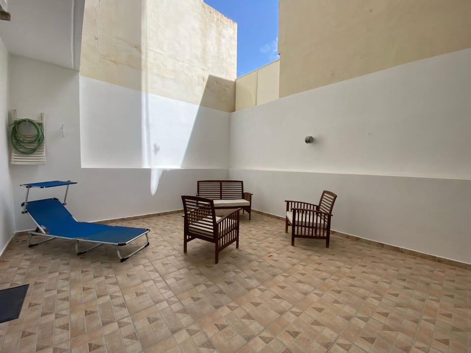 Patio, Seating area, sunbed