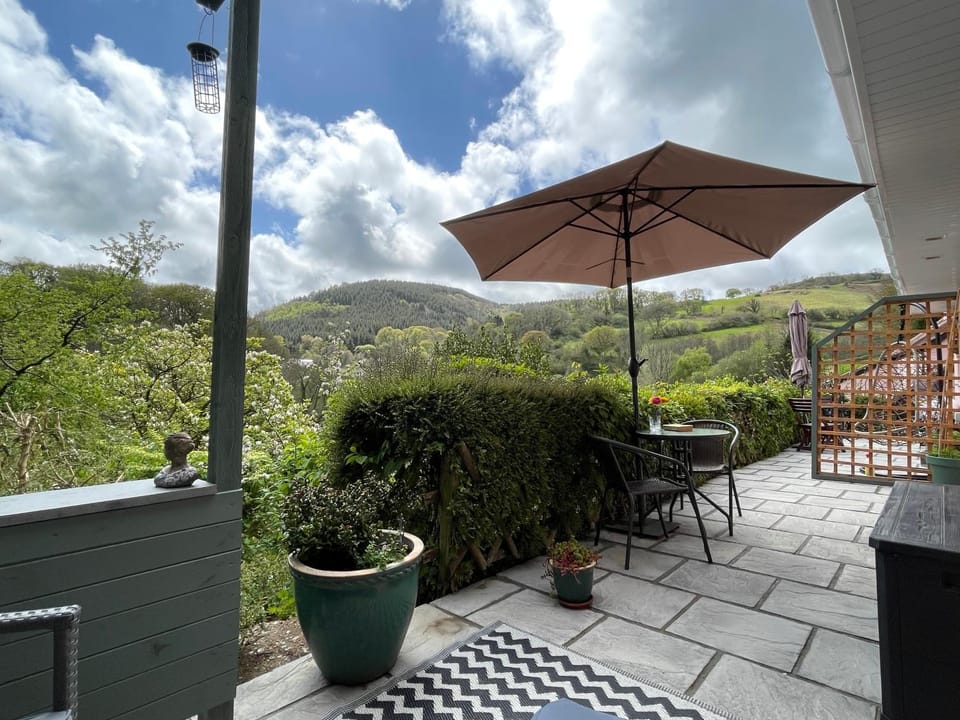 Patio, Spring, Garden, View (from property/room), Balcony/Terrace, Dining area, Garden view, Mountain view