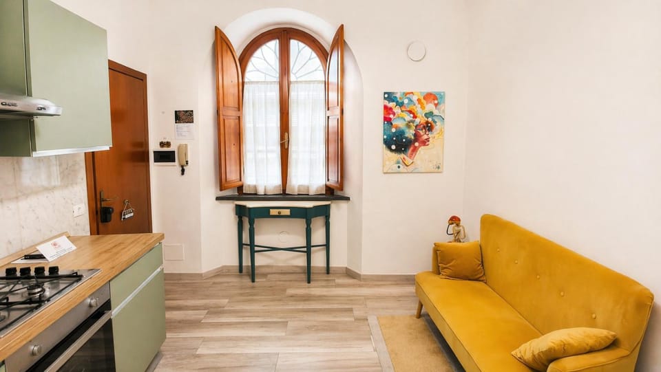 Kitchen or kitchenette, Living room, Seating area, Dining area, minibar, stove