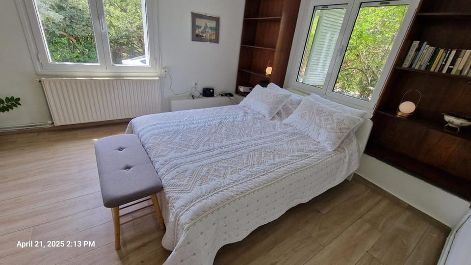 Library, Bedroom, internet