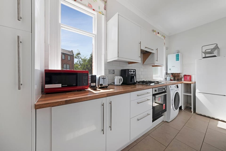 Coffee/tea facilities, Kitchen or kitchenette, oven, pet friendly, stove, toaster, washing machine