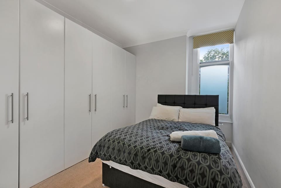 Bed, Photo of the whole room, Bedroom, wardrobe