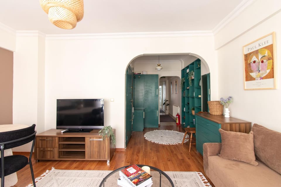 Chic 2BR Gem on Moda Iconic Antiques Street Apartment in Istanbul