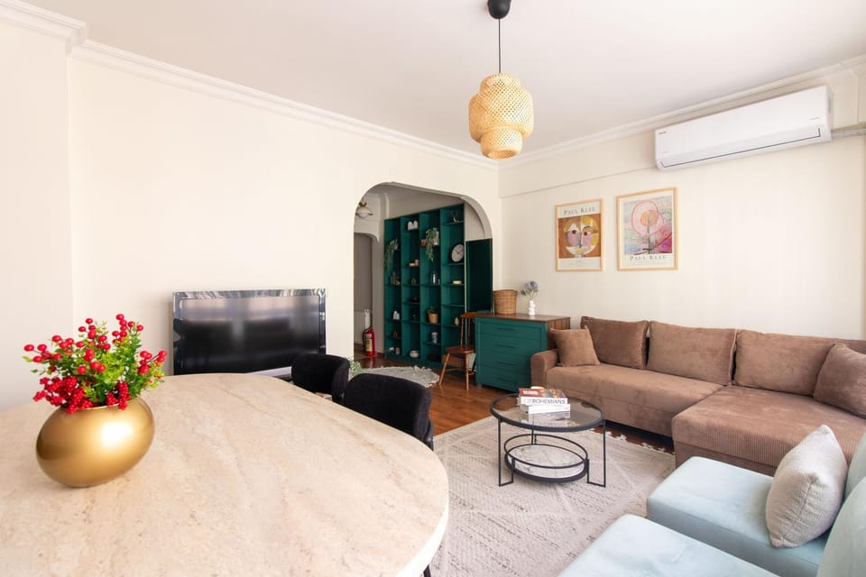 Chic 2BR Gem on Moda Iconic Antiques Street Apartment in Istanbul