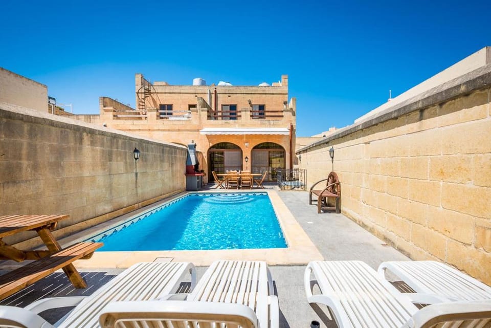 4 Bedroom Holiday Home with Private Pool House in Malta