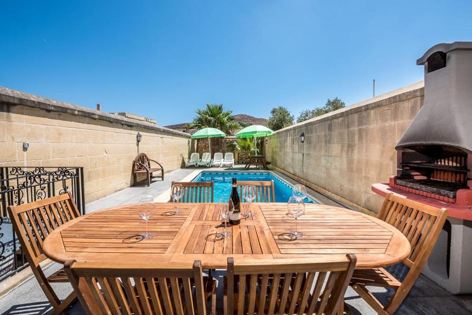 4 Bedroom Holiday Home with Private Pool House in Malta