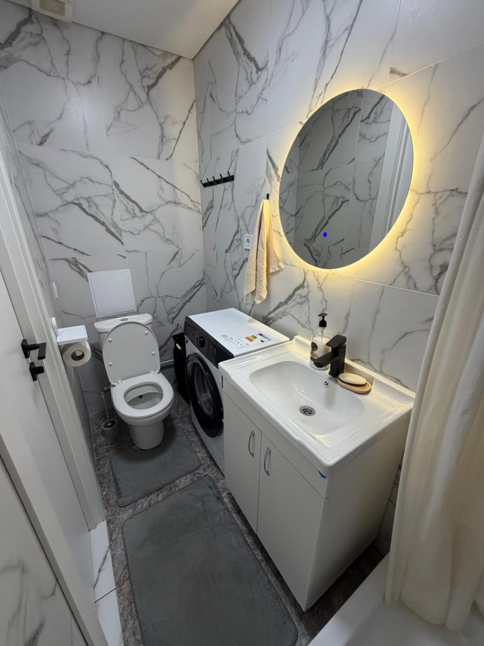 Светлая 2 спальная квартира в историческом центре Астаны Apartment in Kazakhstan