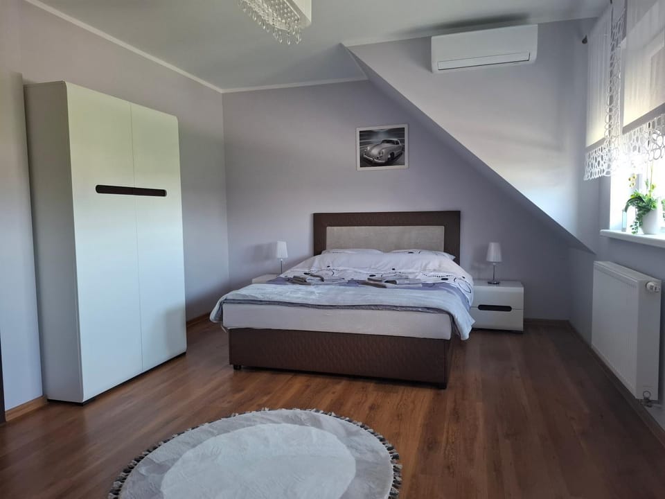 Photo of the whole room, Bedroom, air conditioner