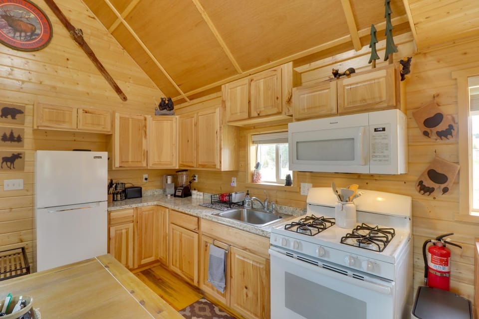 Lake Access, Fire Pit: Glacier Country Getaway! Apartment in Kalispell
