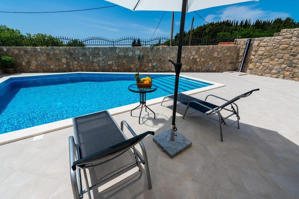 Balcony/Terrace, Swimming pool