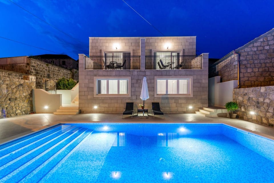 Facade/entrance, Swimming pool