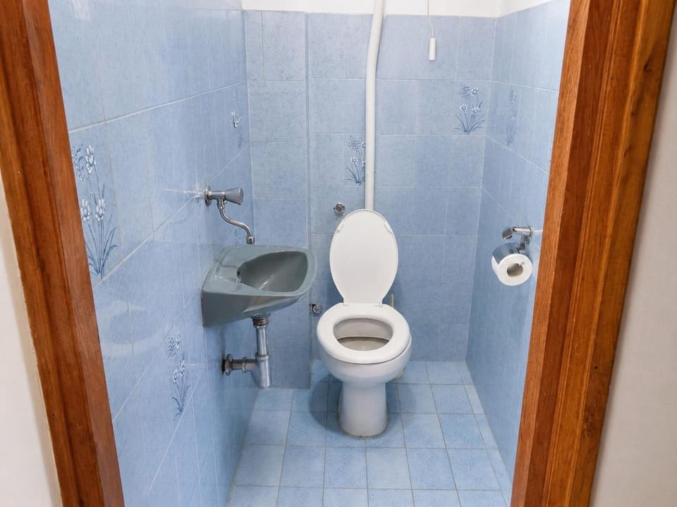 Toilet, bidet