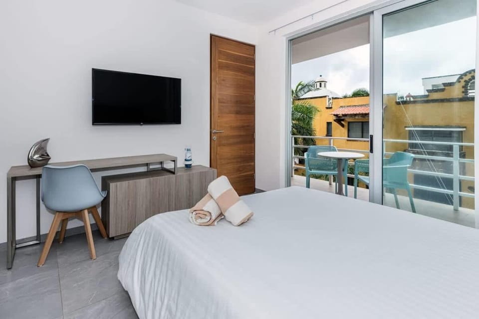 Bed, TV and multimedia, Balcony/Terrace, Photo of the whole room, Bedroom