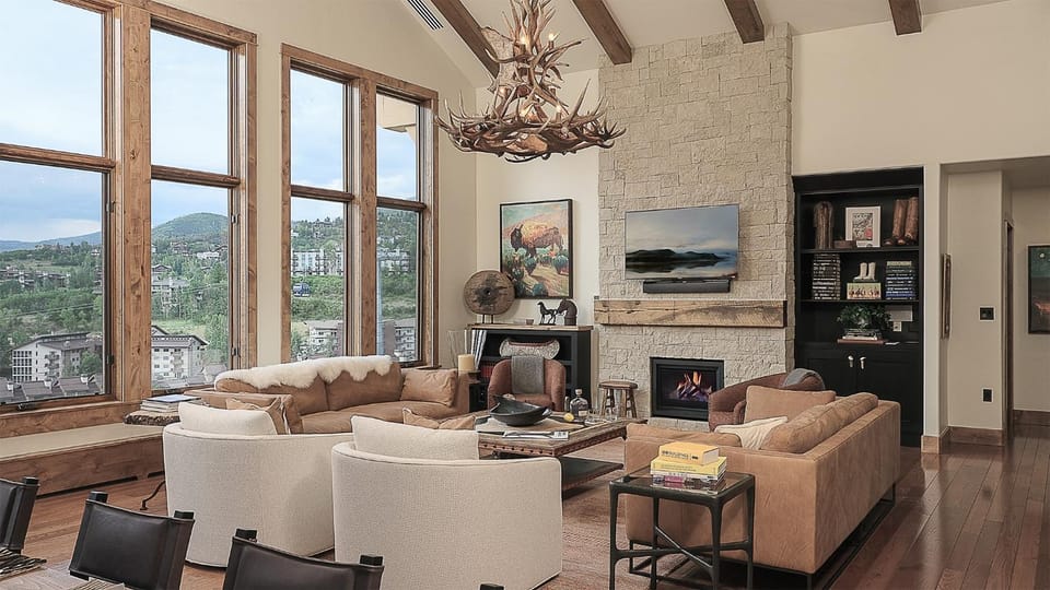 Bed, Living room, Dining area, Bedroom