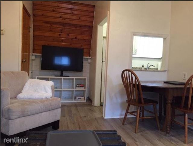 Southside Flats Cozy Quiet Luxury XXX Apartment in Pittsburgh