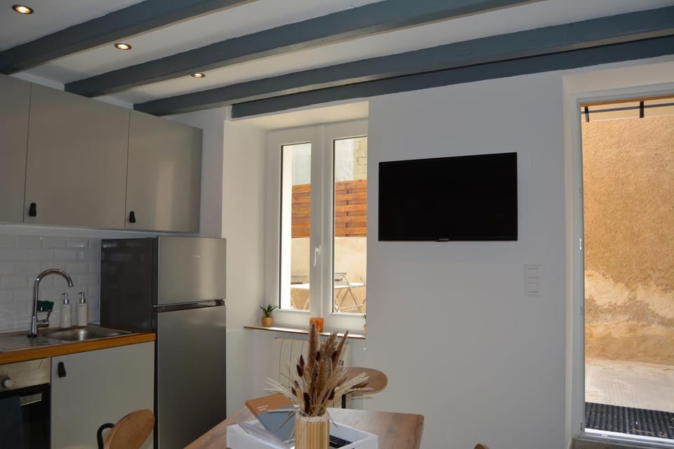 TV and multimedia, Kitchen or kitchenette