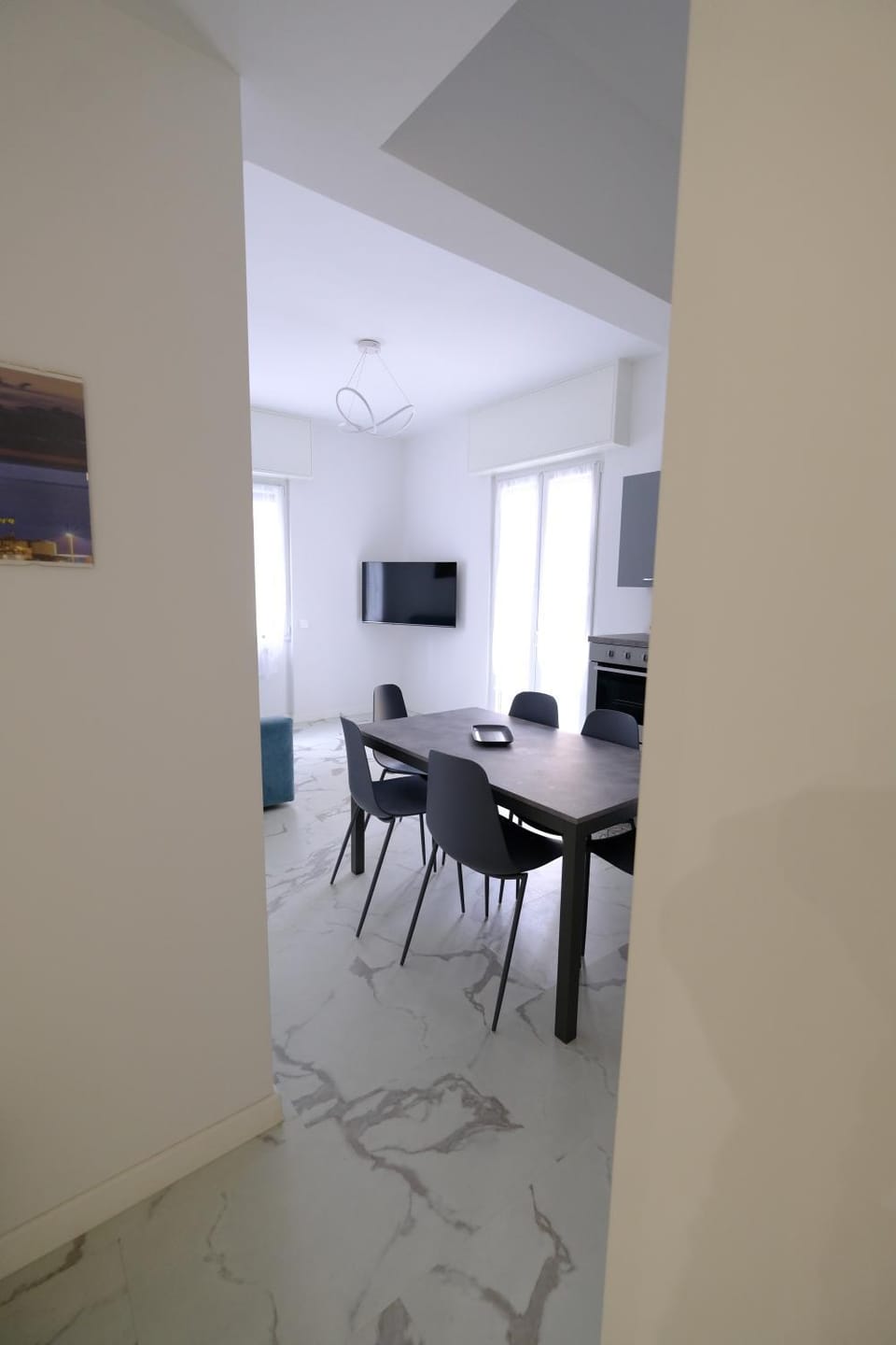 TV and multimedia, Living room, Seating area, Dining area