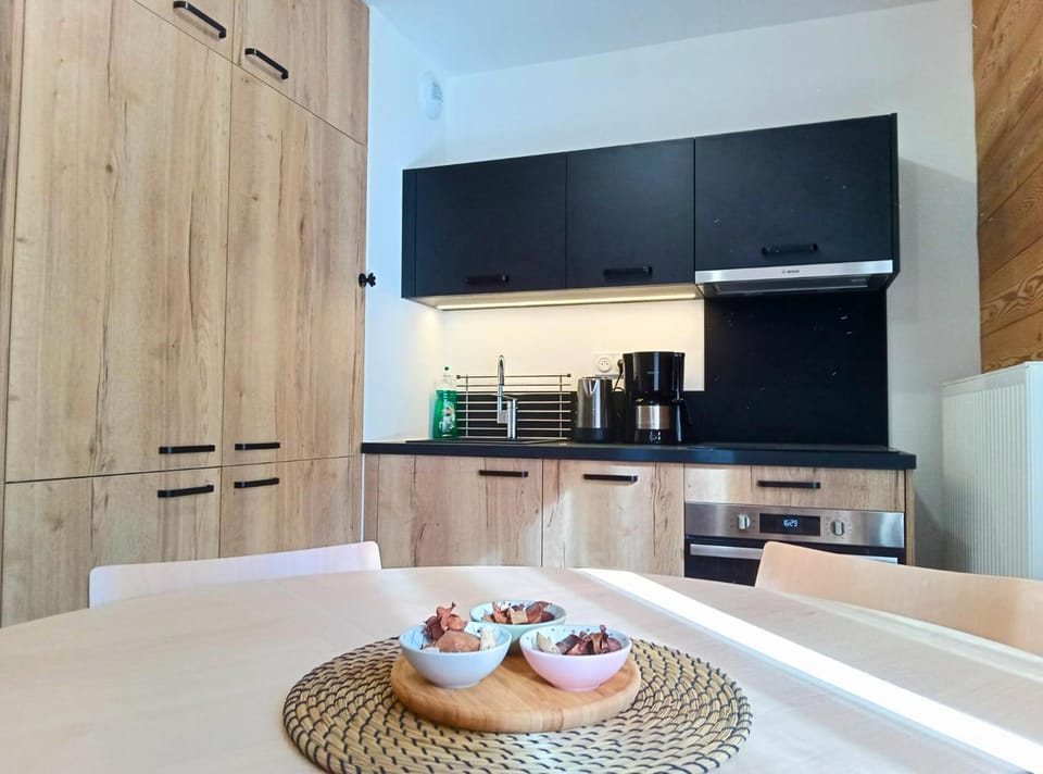 Kitchen or kitchenette, Dining area, stove
