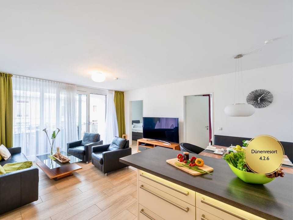 TV and multimedia, Kitchen or kitchenette, Living room, Seating area