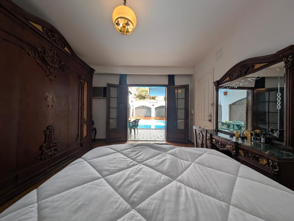 Bed, Photo of the whole room, wardrobe