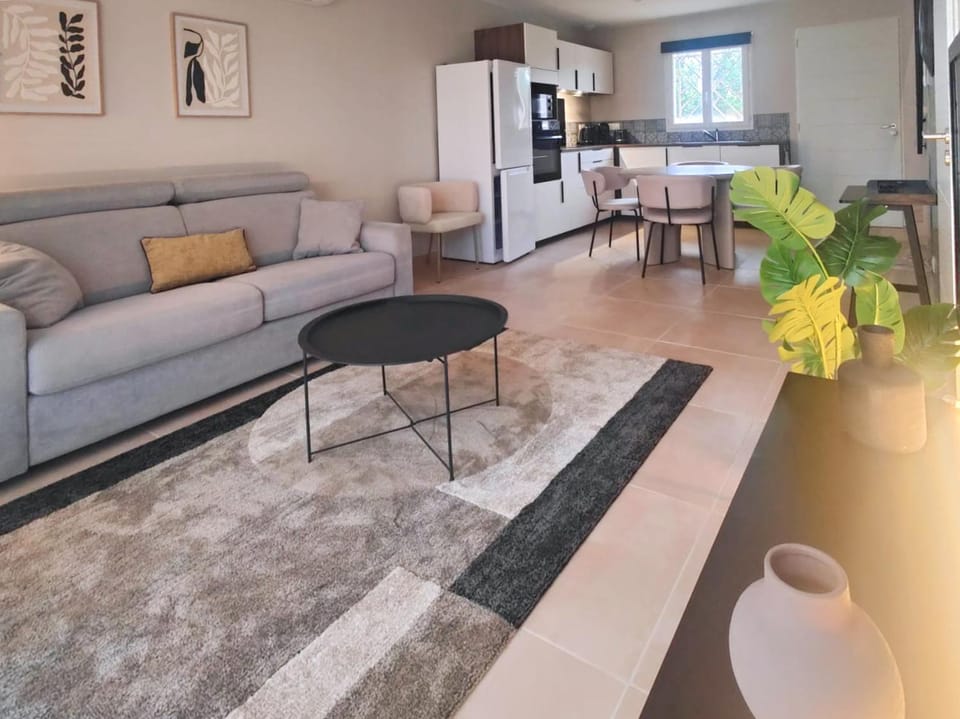 VILLA PERIGORD 1- Spacieux - clim - wifi - parking - Jardin Villa in Le Pontet