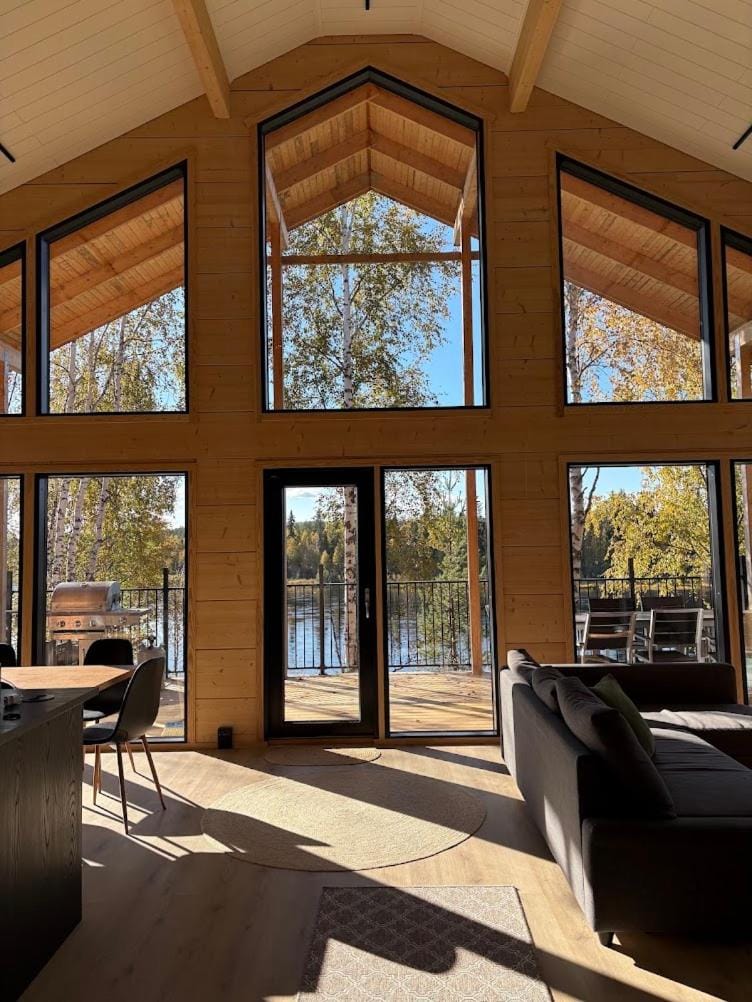 Lapland Riverside Villa I Sauna & Fireplace Villa in Lapland