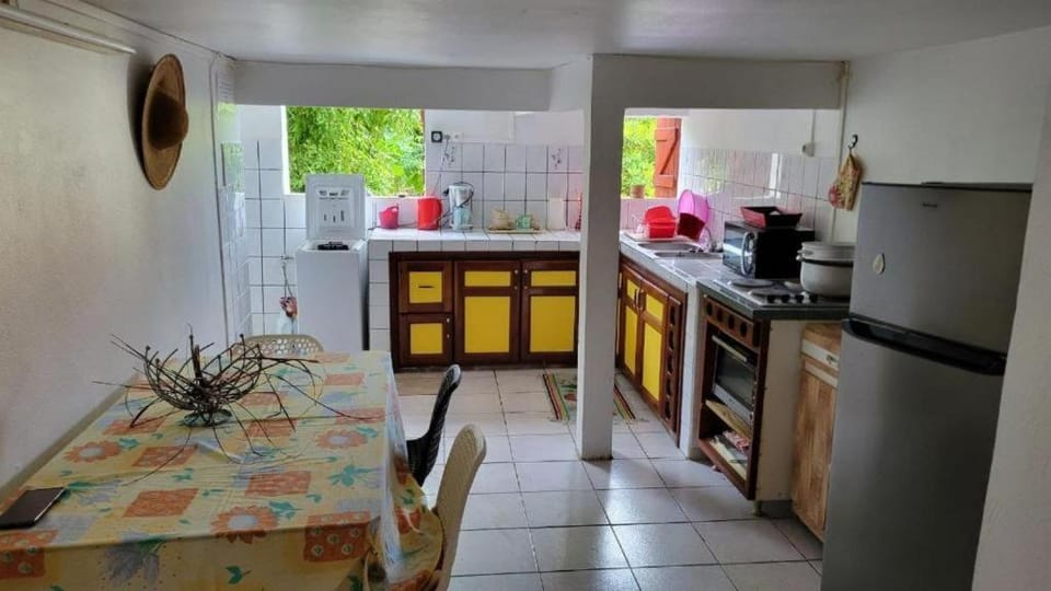 Kitchen or kitchenette, Dining area, oven, stove