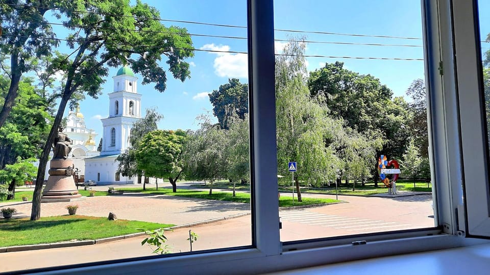 Property building, Nearby landmark, Spring, Day, Natural landscape, Garden, City view, Garden view, Location