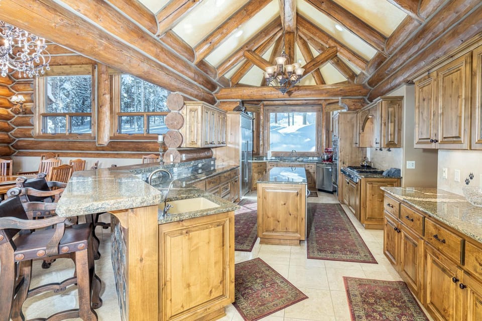 Bearpaw Manor by Exceptional Stays Chalet in Mountain Village
