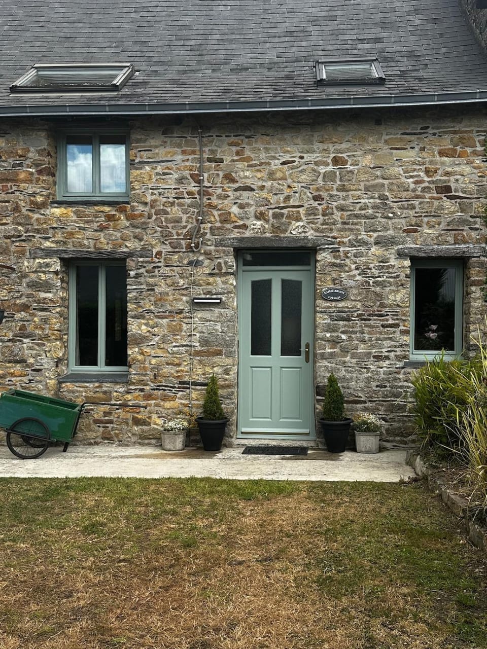 Property building, Spring, Day, Garden, Garden view, Parking