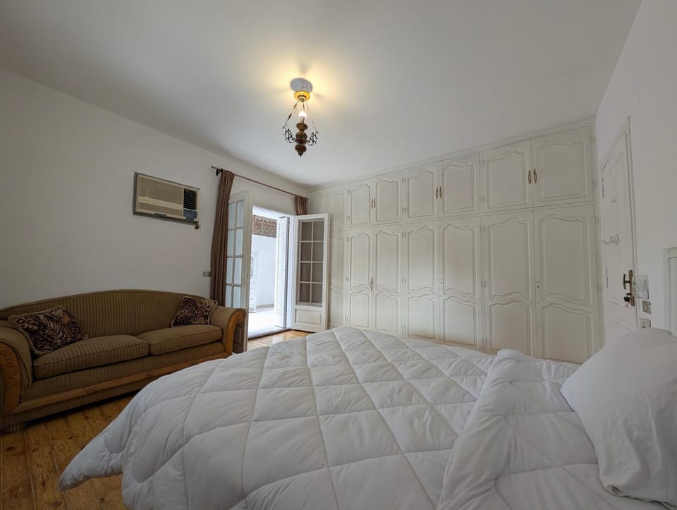Living room, Photo of the whole room, Seating area, Bedroom, air conditioner