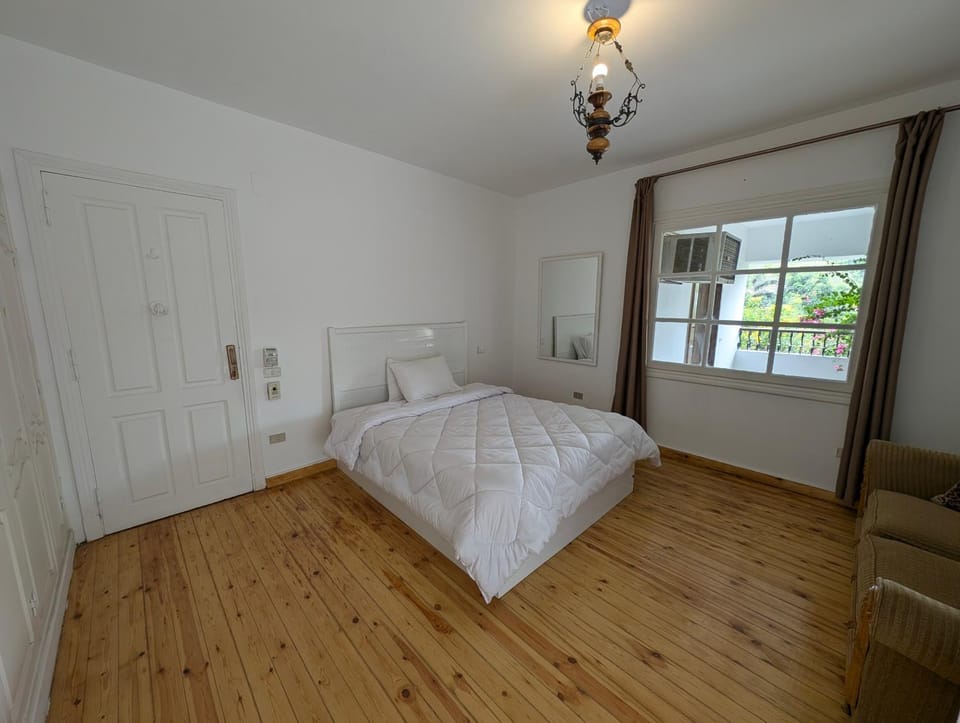 Bed, Photo of the whole room, Bedroom, internet