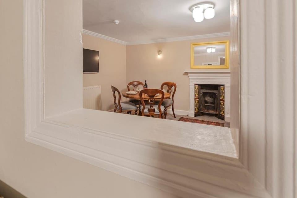 Spaceship 4 Luxury 4 BR by AltoLuxoExperience Short Lets & Serviced Accommodation With Free Wifi & Parking Apartment in Bristol
