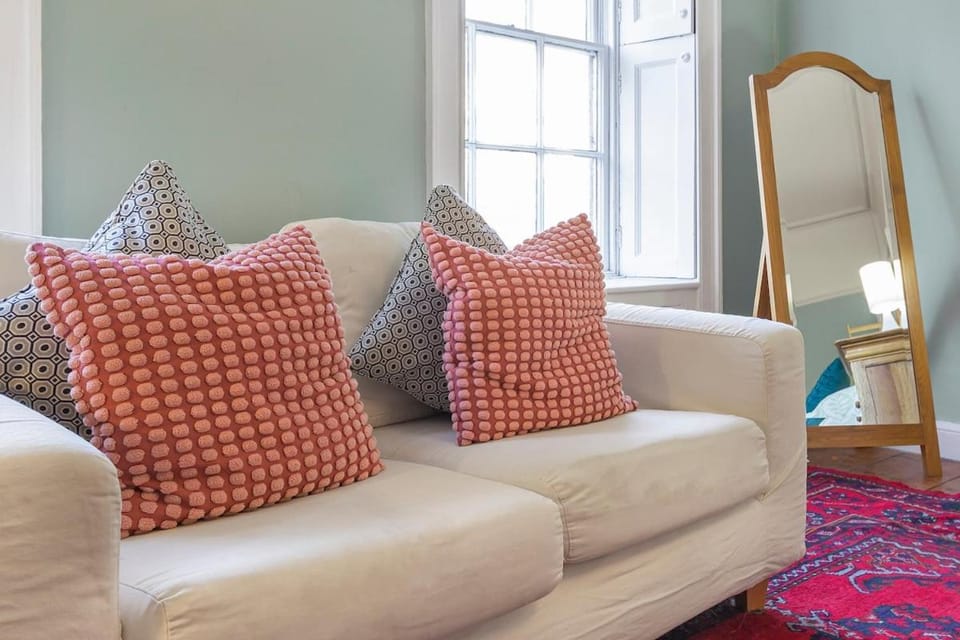 Spaceship 4 Luxury 4 BR by AltoLuxoExperience Short Lets & Serviced Accommodation With Free Wifi & Parking Apartment in Bristol