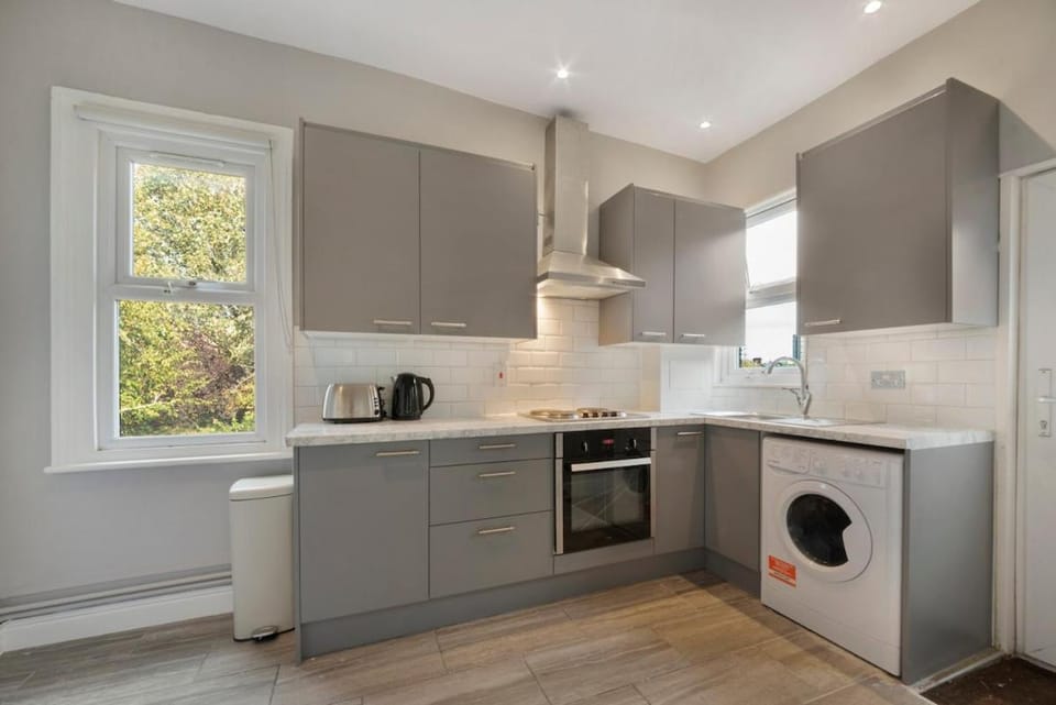 Coffee/tea facilities, Kitchen or kitchenette, oven, pet friendly, stove, toaster