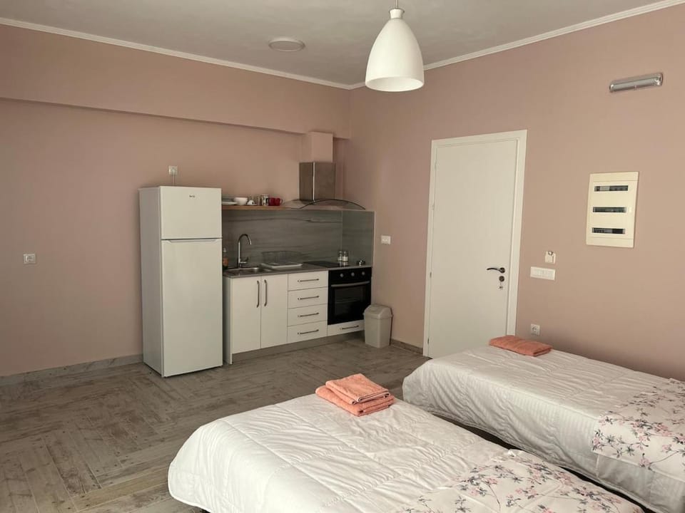 Bed, Kitchen or kitchenette, Photo of the whole room, Bedroom, oven
