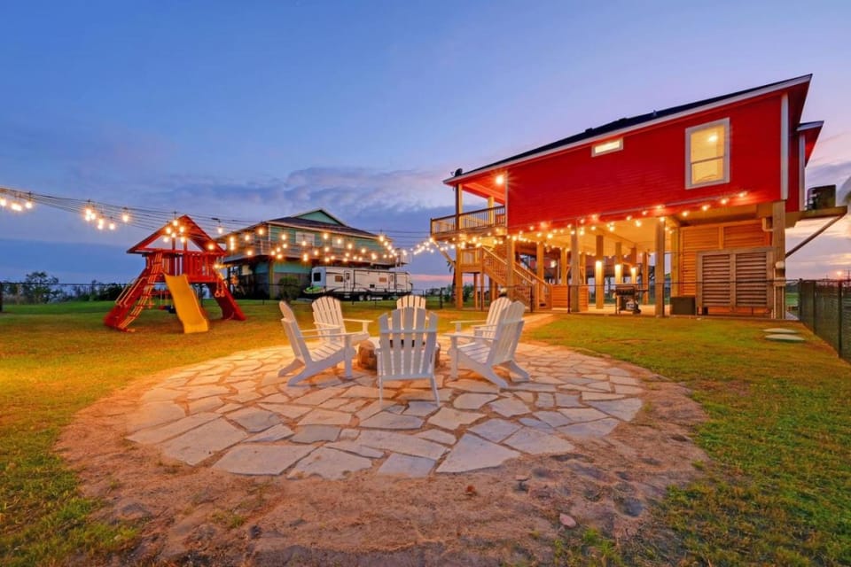 The Red Mermaid Retreat House in Bolivar Peninsula