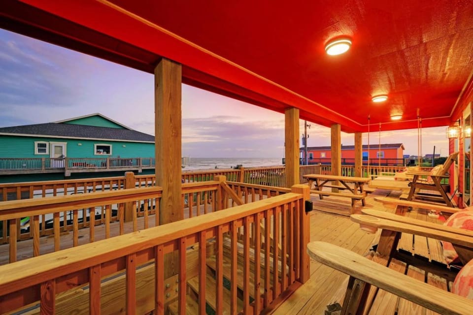 The Red Mermaid Retreat House in Bolivar Peninsula