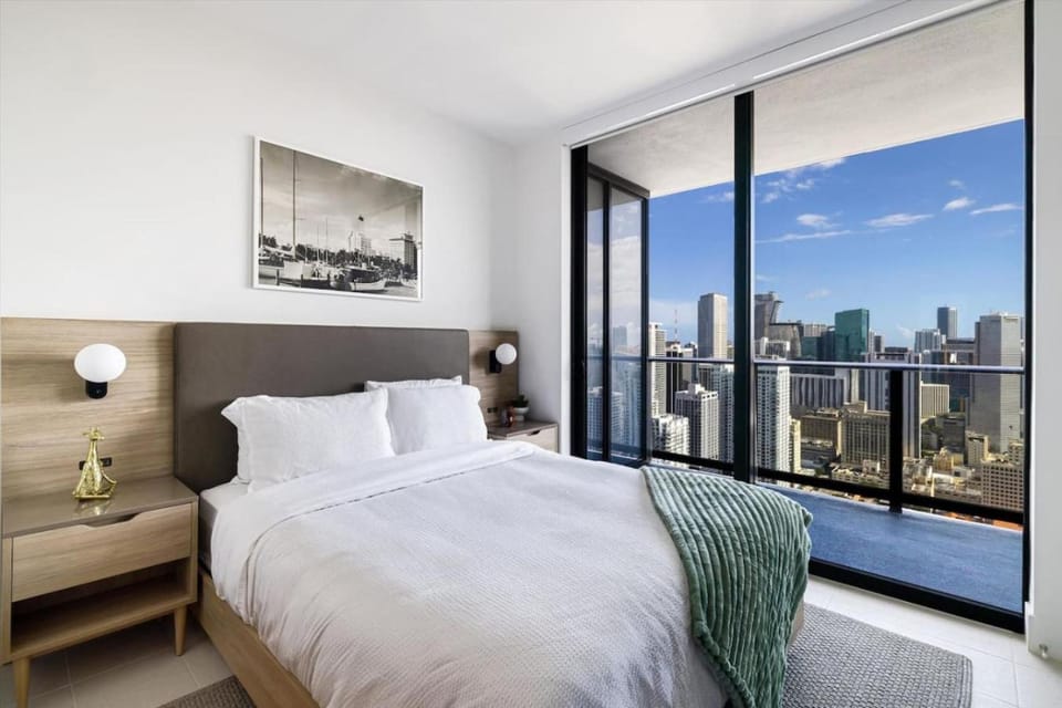 4305 High Floor Apt with City and Marina Views House in Miami