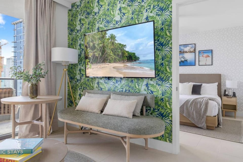 2414 Chic Stay in Miami Downtown with Bay and City Views a Pool and Gym House in Miami