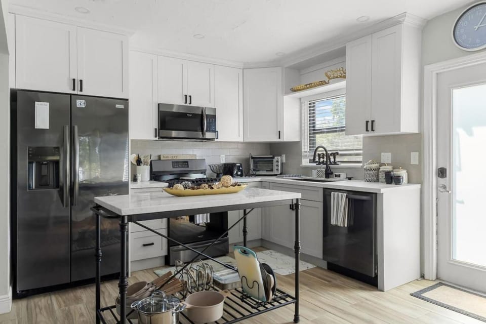 Wynwood beautiful Art Deco home with 4 Bedroom House in Miami