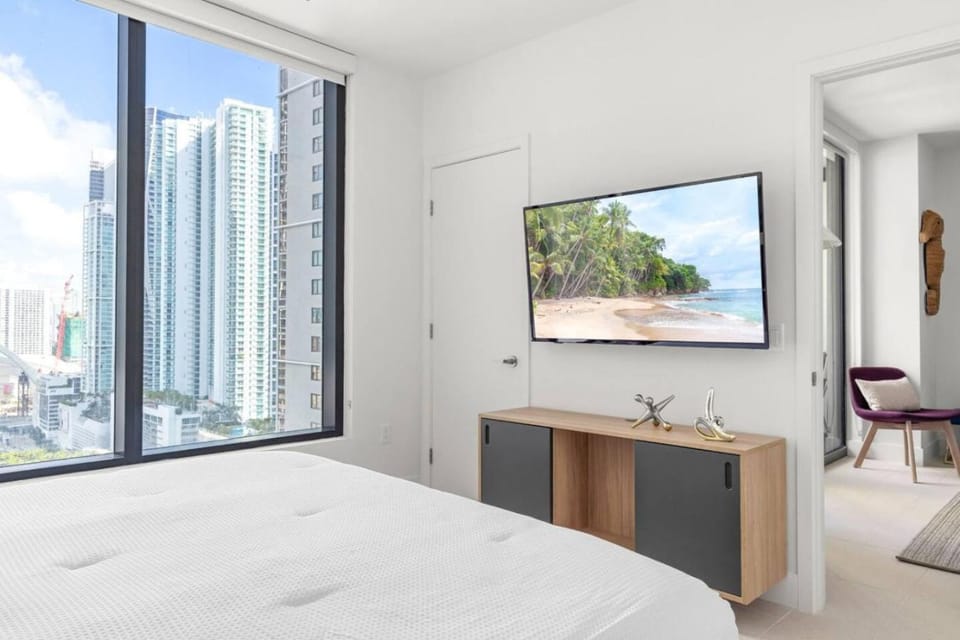 2409 Apt in Downtown Miami with Gym and in front of Kaseya Center House in Miami