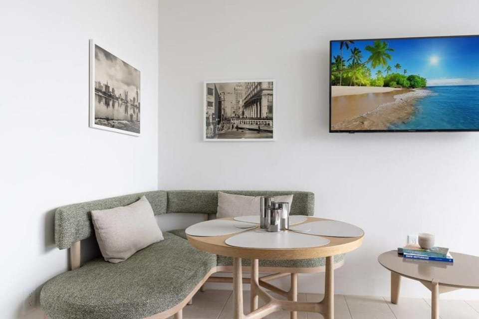 3808 Apt Next to Kaseya Center with Pool a Spa and Gym House in Miami