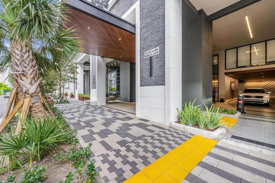 3312 Modern Apt in front of Kaseya Center with Pool and Gym House in Miami