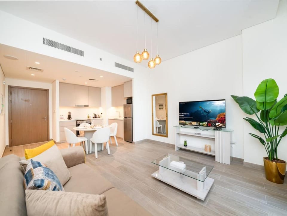 TV and multimedia, Kitchen or kitchenette, Living room, Seating area, Dining area, air conditioner