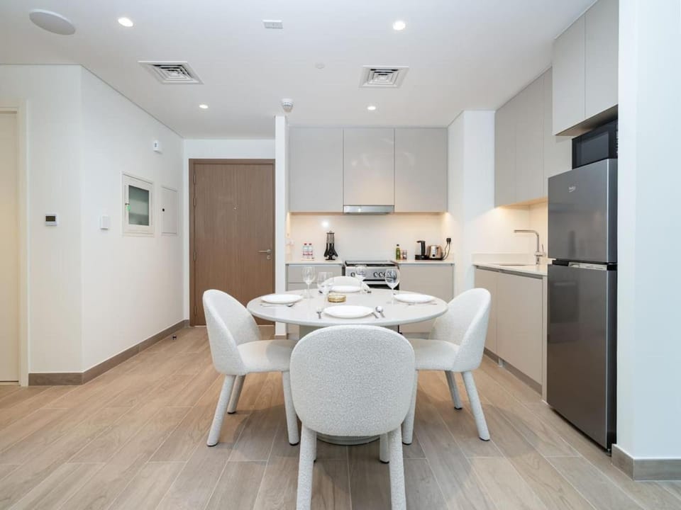 Coffee/tea facilities, Kitchen or kitchenette, Dining area, oven