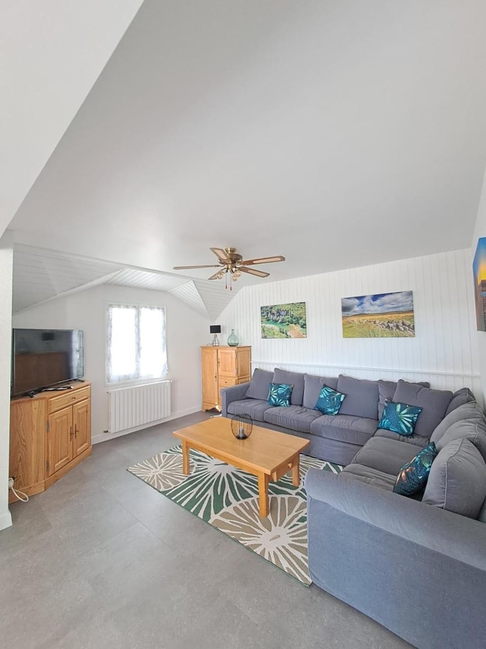 Communal lounge/ TV room