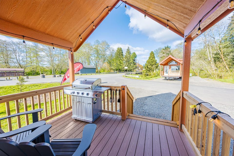 Rainforest Tiny Home Retreat Bohemian Cottage House in Forks