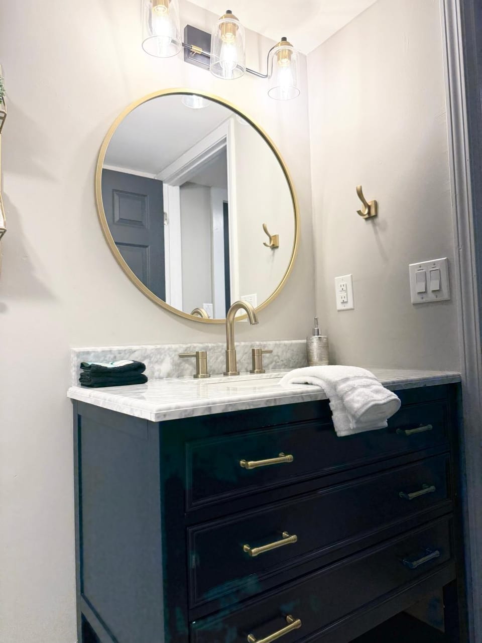 Bathroom, towels